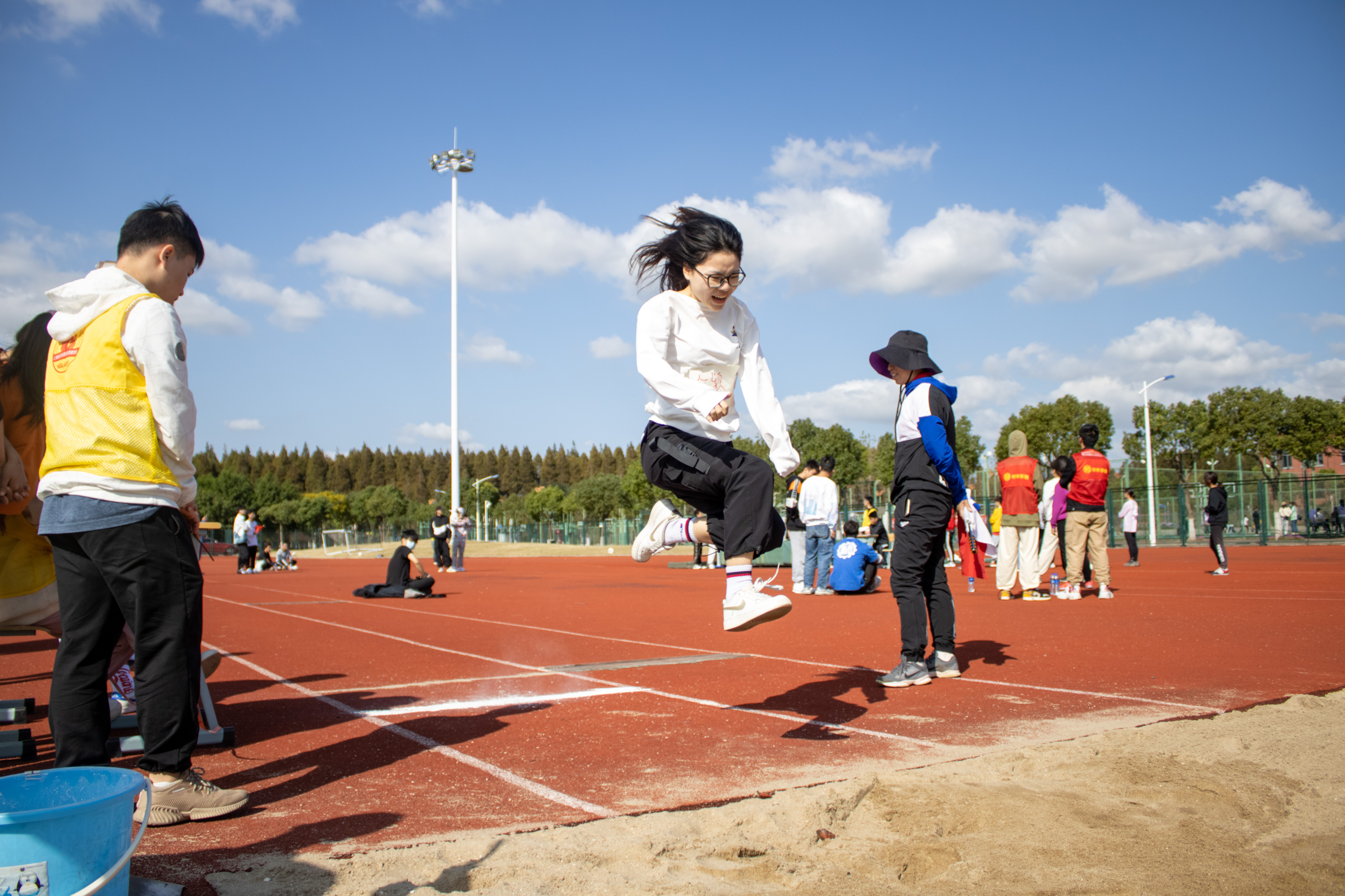 学校举办第40届学生田径运动会